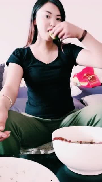 娱乐吃瓜酱去医院尴尬,尴尬场面引网友热议